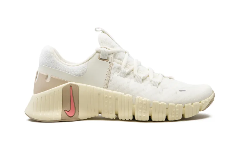 Nike Lifestyle Free Metcon 5 WMNS 'Sail Sanddrift'